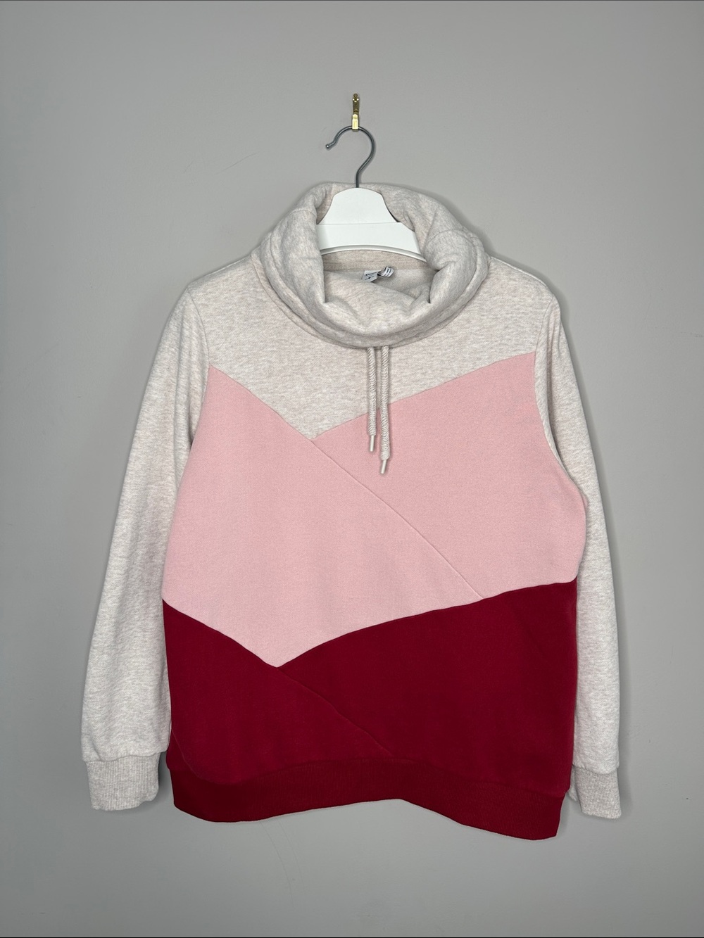 Simons Colorblock Cowl Sweatshirt in Pink, Heathered Cream & Red